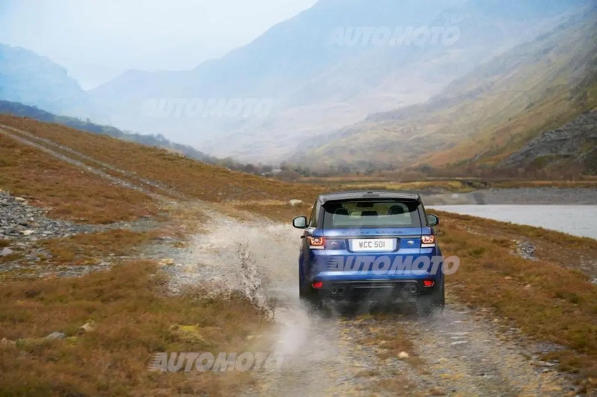Range Rover Sport SVR: svelata definitivamente (2)