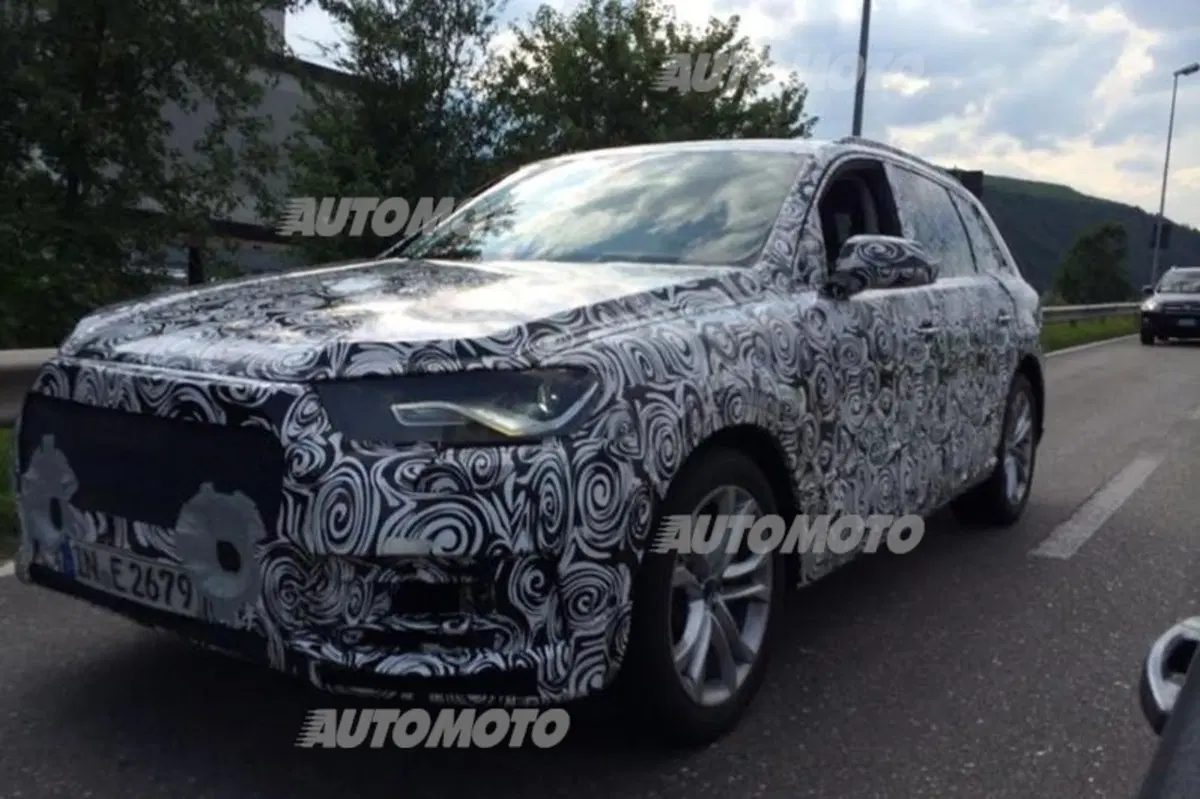 Nuova Audi Q7: il prototipo sorpreso su strada