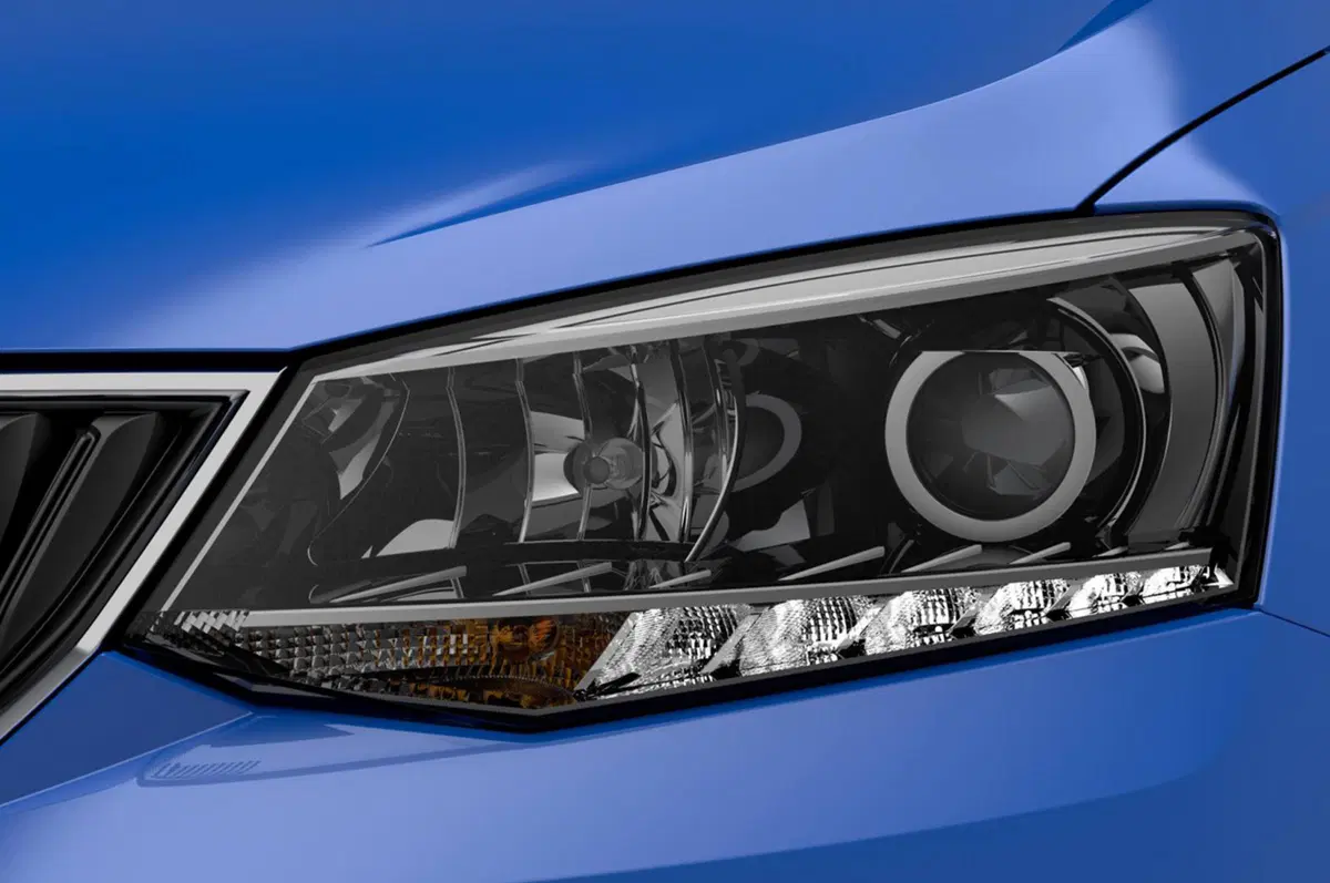 Nuova Skoda Fabia: un teaser ne anticipa il faro