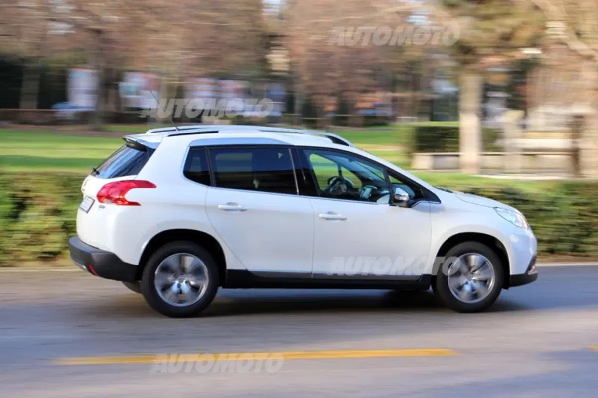 Peugeot 2008 1.6 e-HDi 115 CV (2)