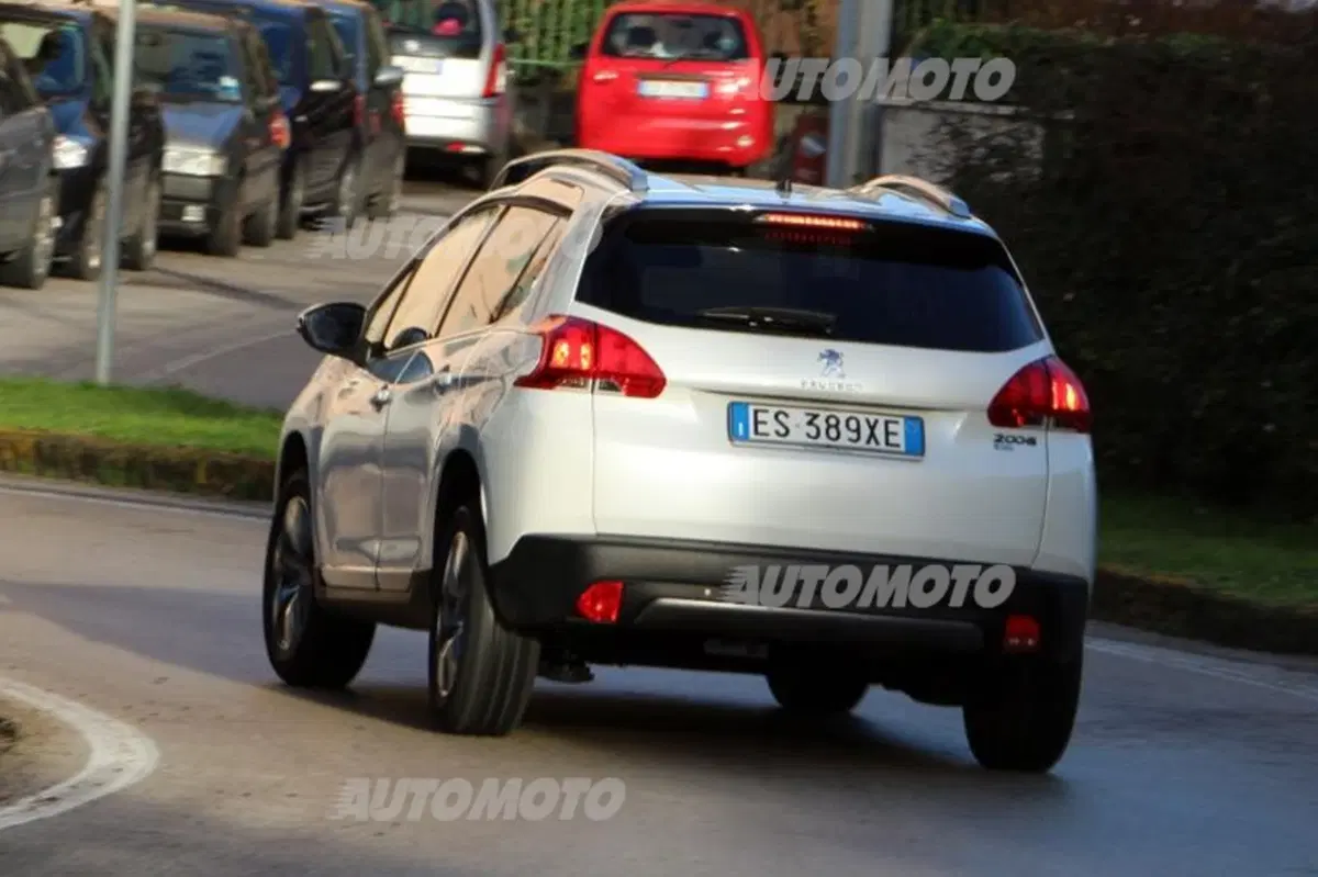 Peugeot 2008 1.6 e-HDi 115 CV (3)