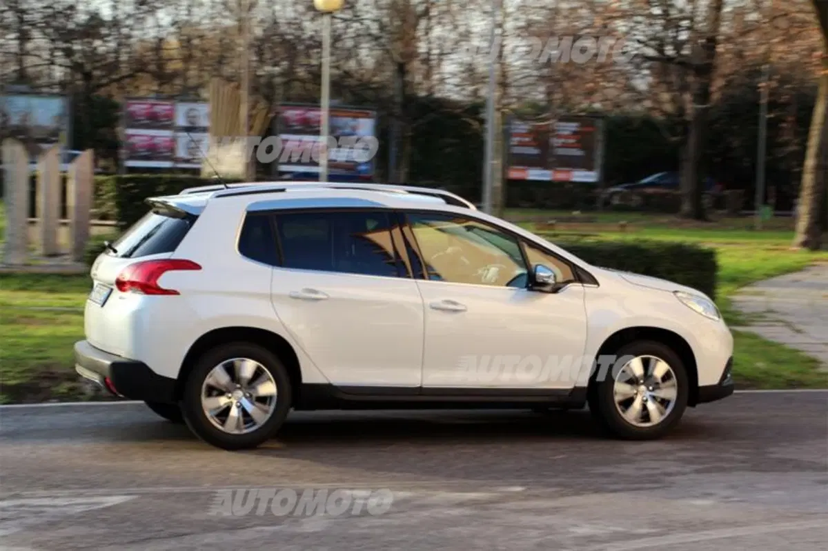 Peugeot 2008 1.6 e-HDi 115 CV (4)
