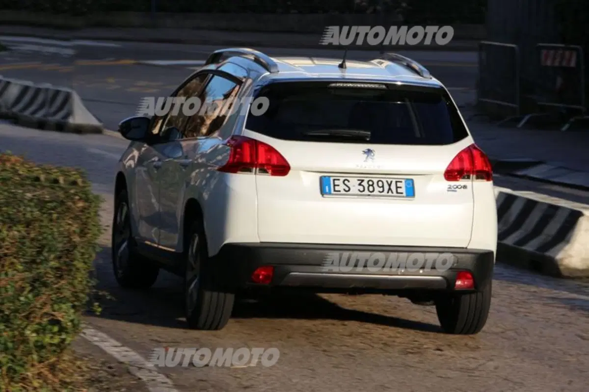 Peugeot 2008 1.6 e-HDi 115 CV (8)
