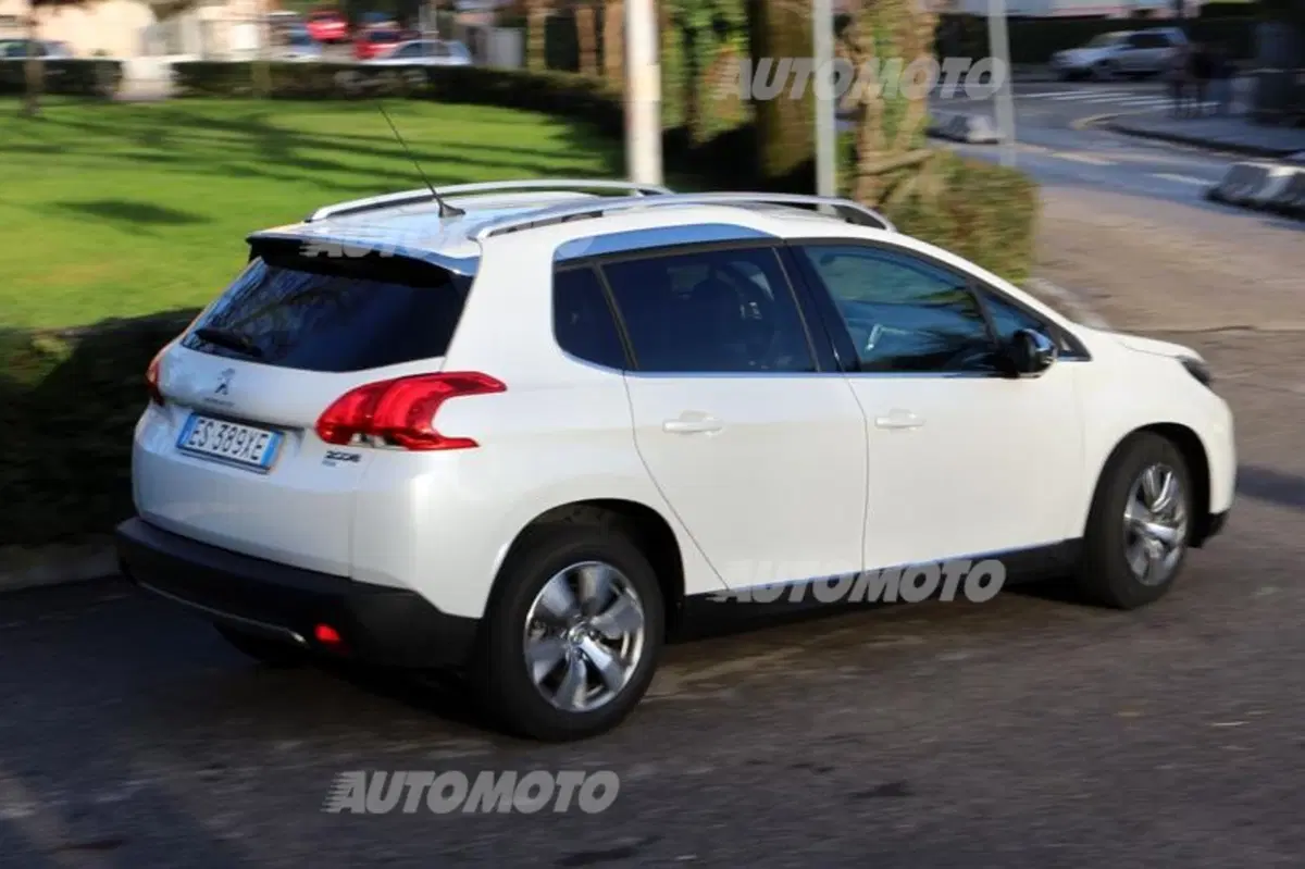 Peugeot 2008 1.6 e-HDi 115 CV (9)