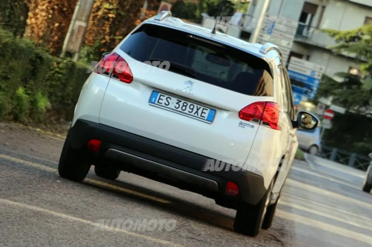 Peugeot 2008 1.6 e-HDi 115 CV (10)