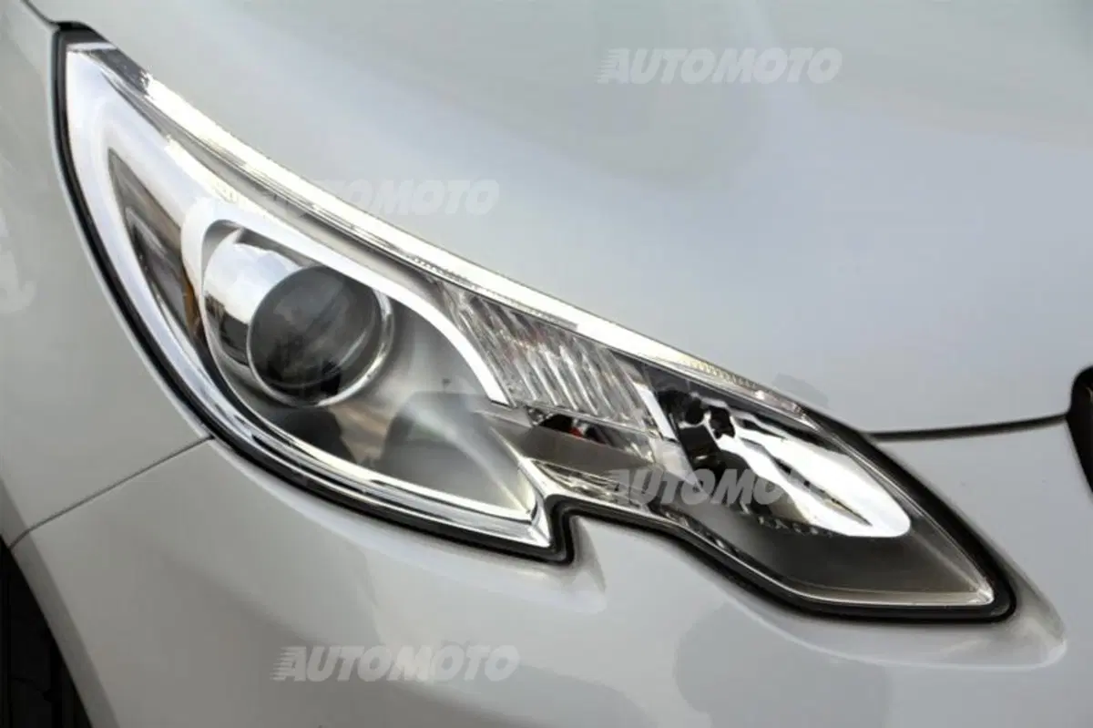 Peugeot 2008 1.6 e-HDi 115 CV (14)