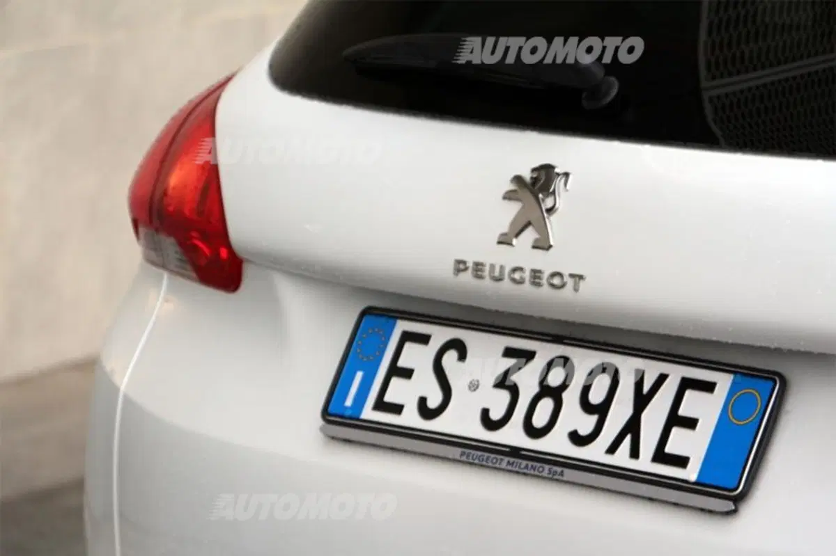 Peugeot 2008 1.6 e-HDi 115 CV (15)