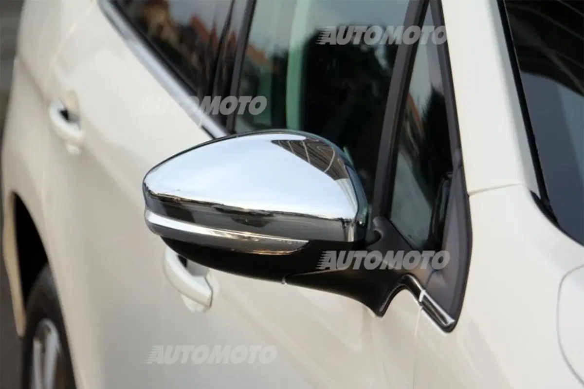 Peugeot 2008 1.6 e-HDi 115 CV (21)