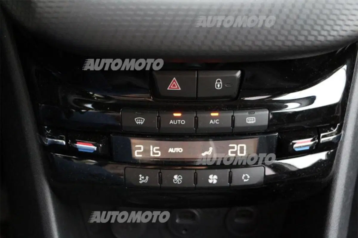 Peugeot 2008 1.6 e-HDi 115 CV (29)