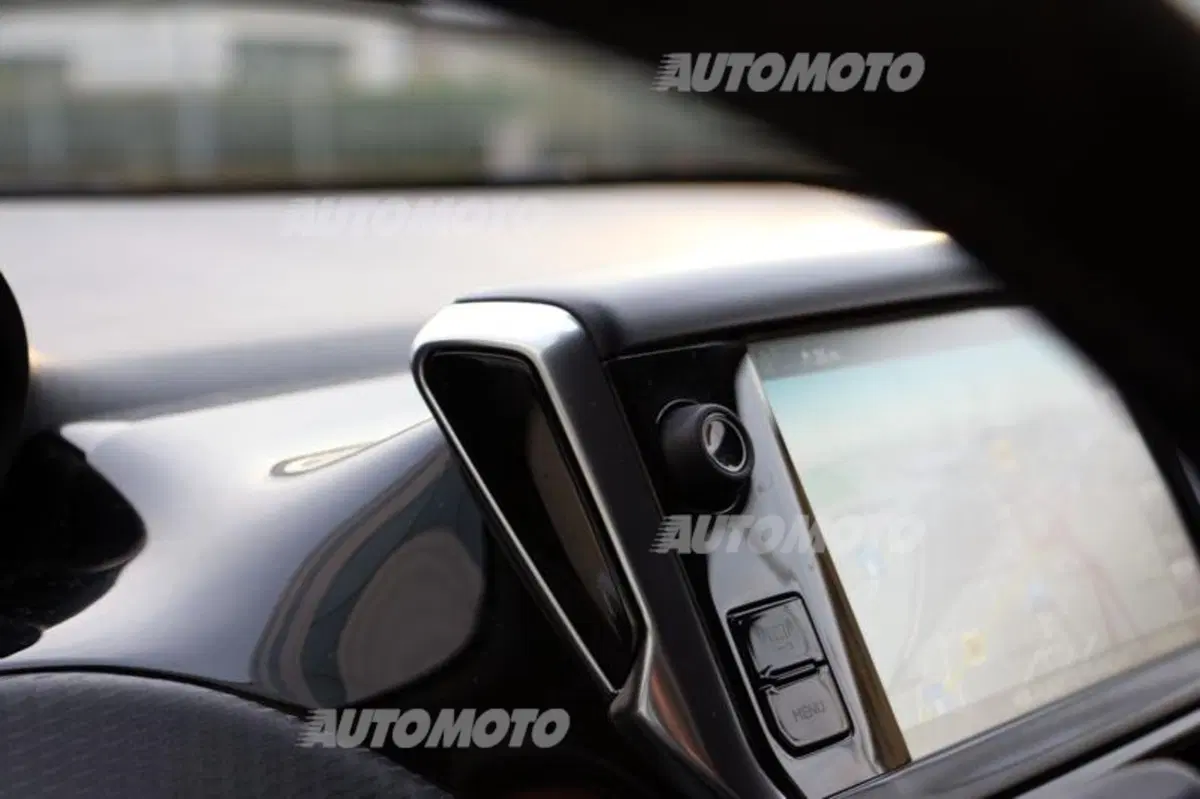 Peugeot 2008 1.6 e-HDi 115 CV (34)