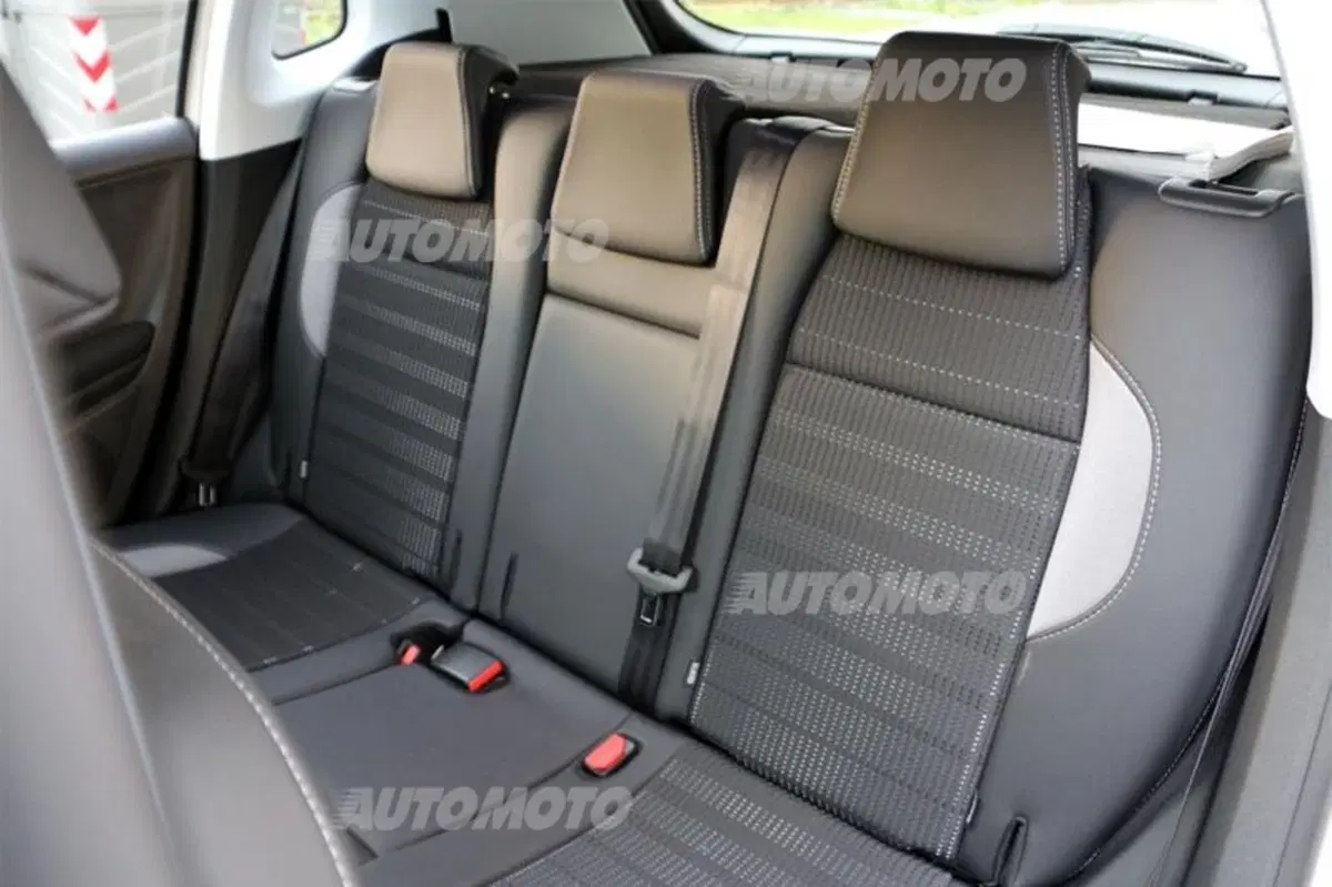 Peugeot 2008 1.6 e-HDi 115 CV (40)