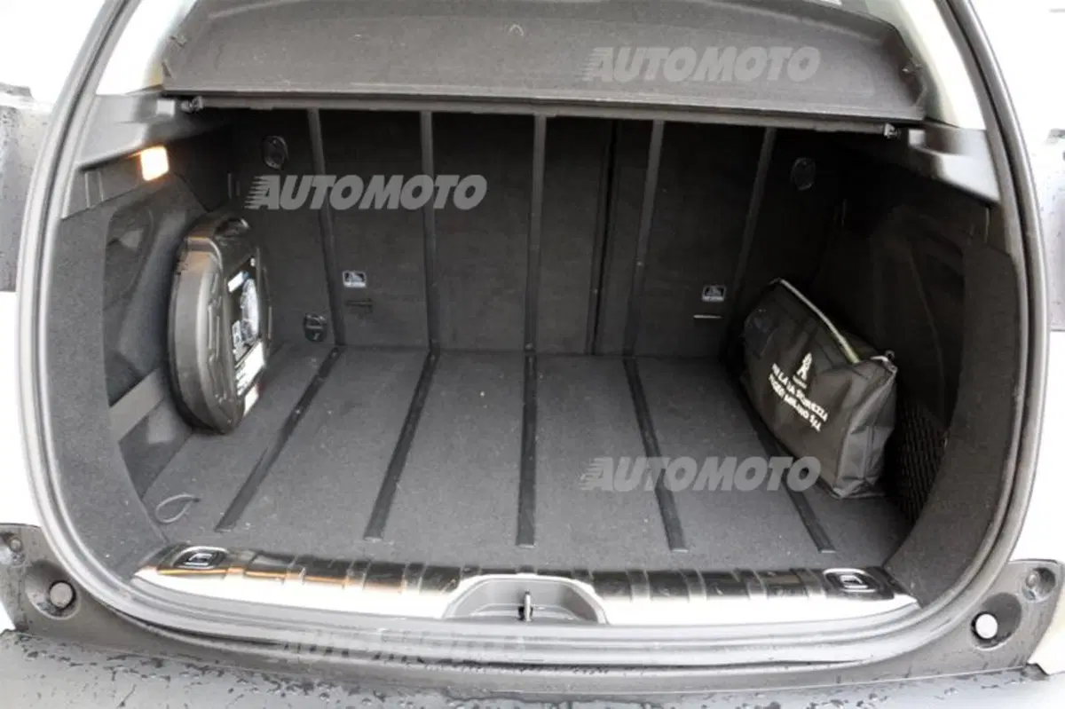 Peugeot 2008 1.6 e-HDi 115 CV (41)