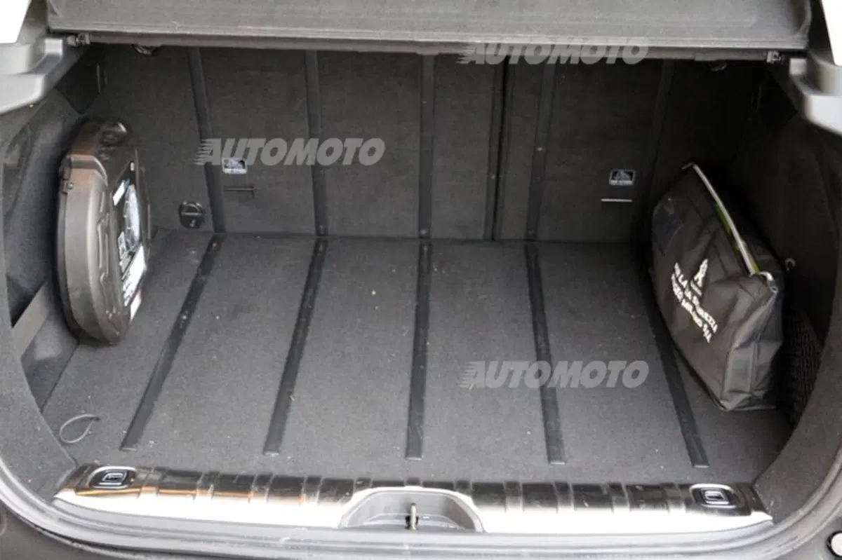 Peugeot 2008 1.6 e-HDi 115 CV (42)