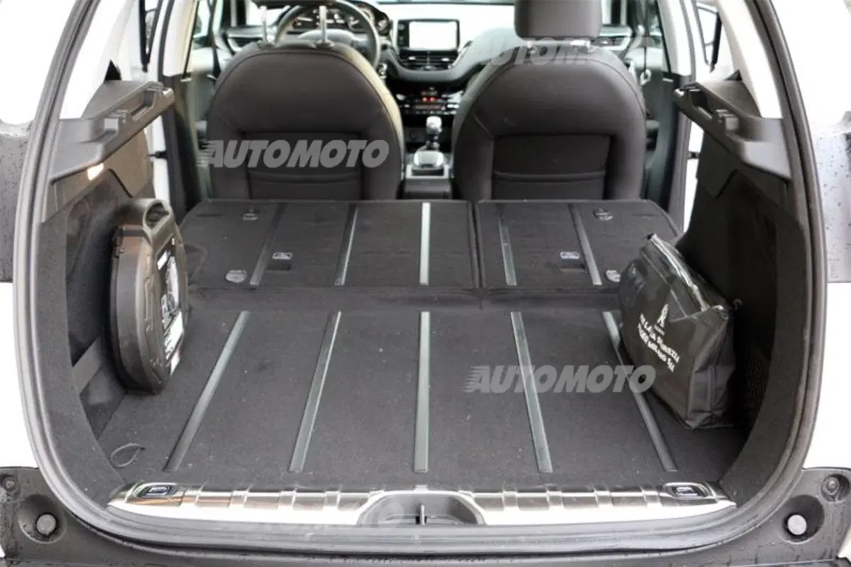 Peugeot 2008 1.6 e-HDi 115 CV (45)