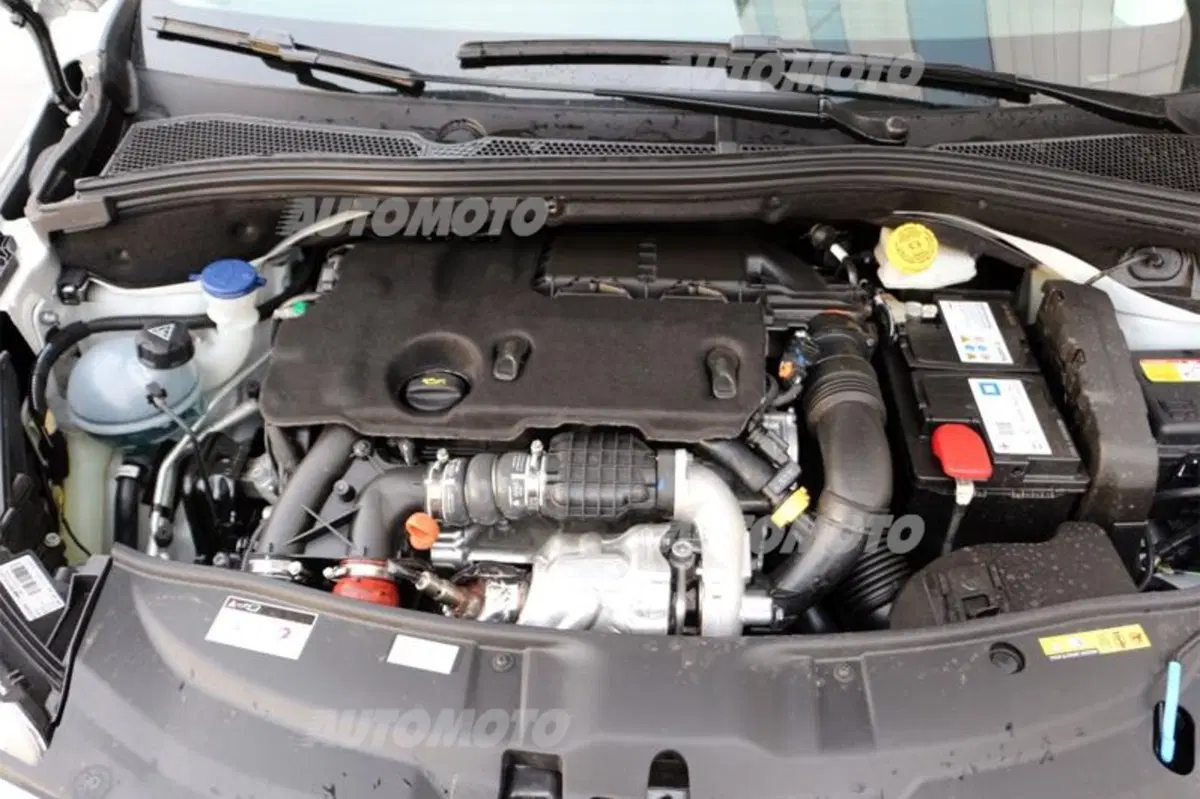 Peugeot 2008 1.6 e-HDi 115 CV (46)