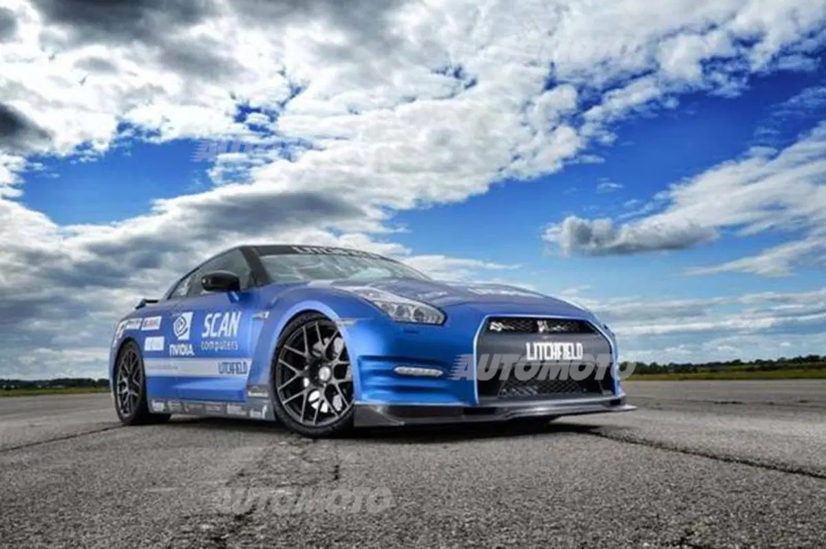 Nissan GT-R: record di velocità a 323 km/h. Ma il pilota è cieco (3)