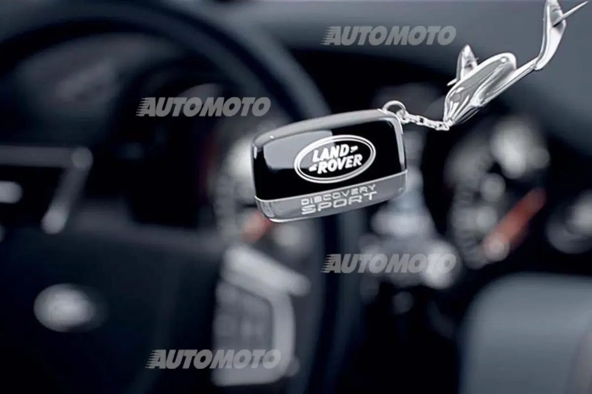 Land Rover Discovery Sport: un video teaser anticipa gli interni