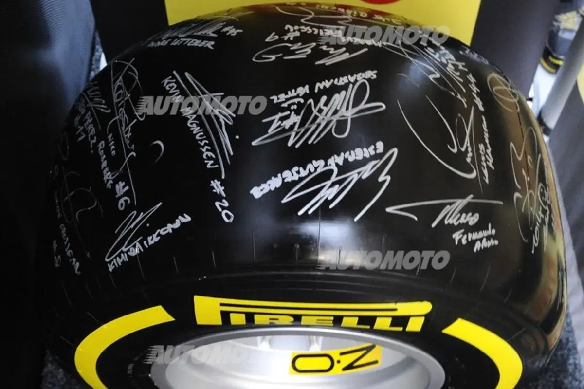 F1 2014: uno pneumatico Pirelli firmato dai piloti per la partita per la pace