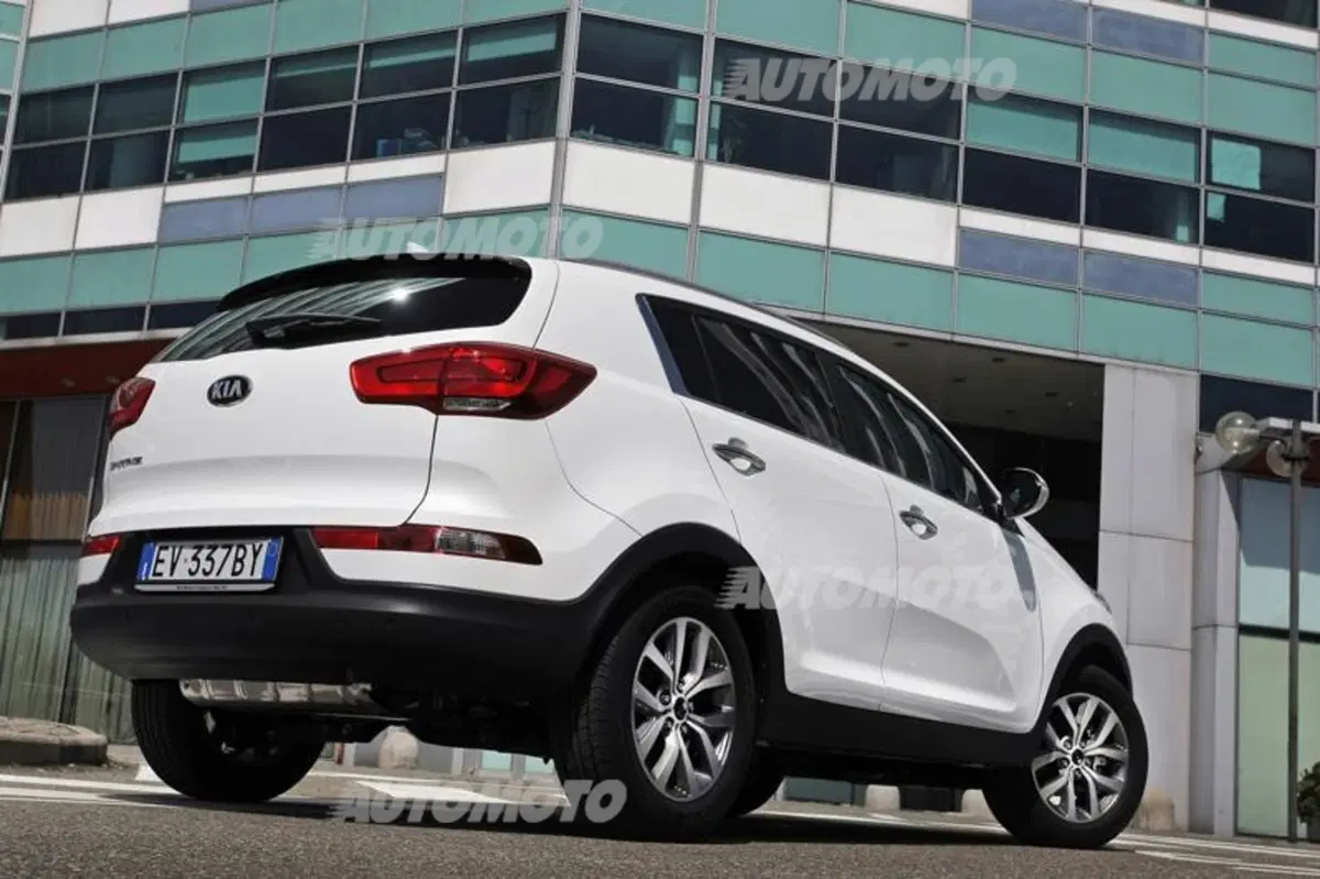 Kia Sportage 2.0 CRDi AWD 184 CV (15)