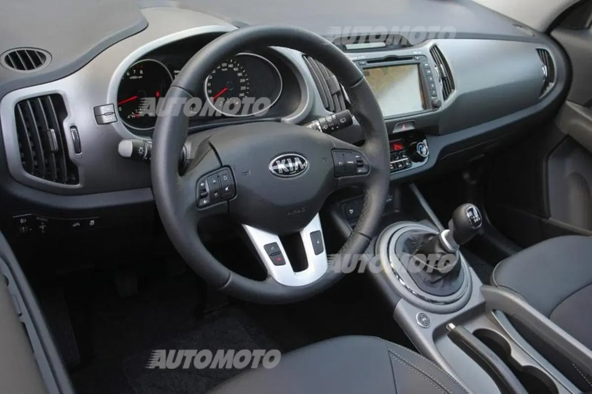Kia Sportage 2.0 CRDi AWD 184 CV (17)