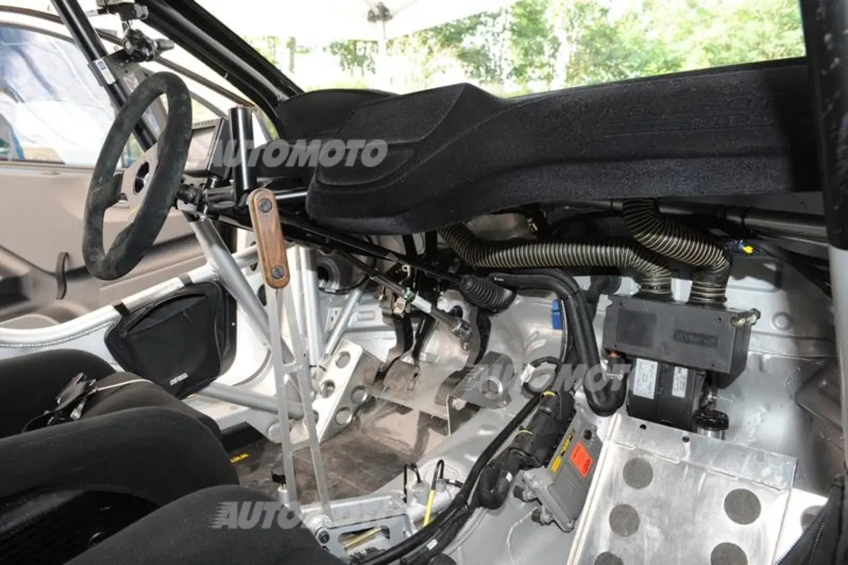 Peugeot 208 T16 e 208 R2 (25)
