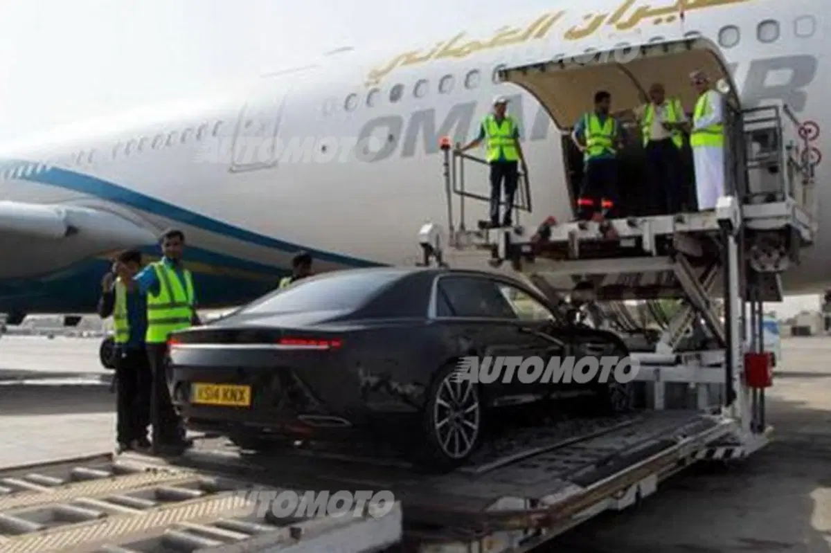 Aston Martin Lagonda: le prime immagini dell'ammiraglia per gli Arabi (4)