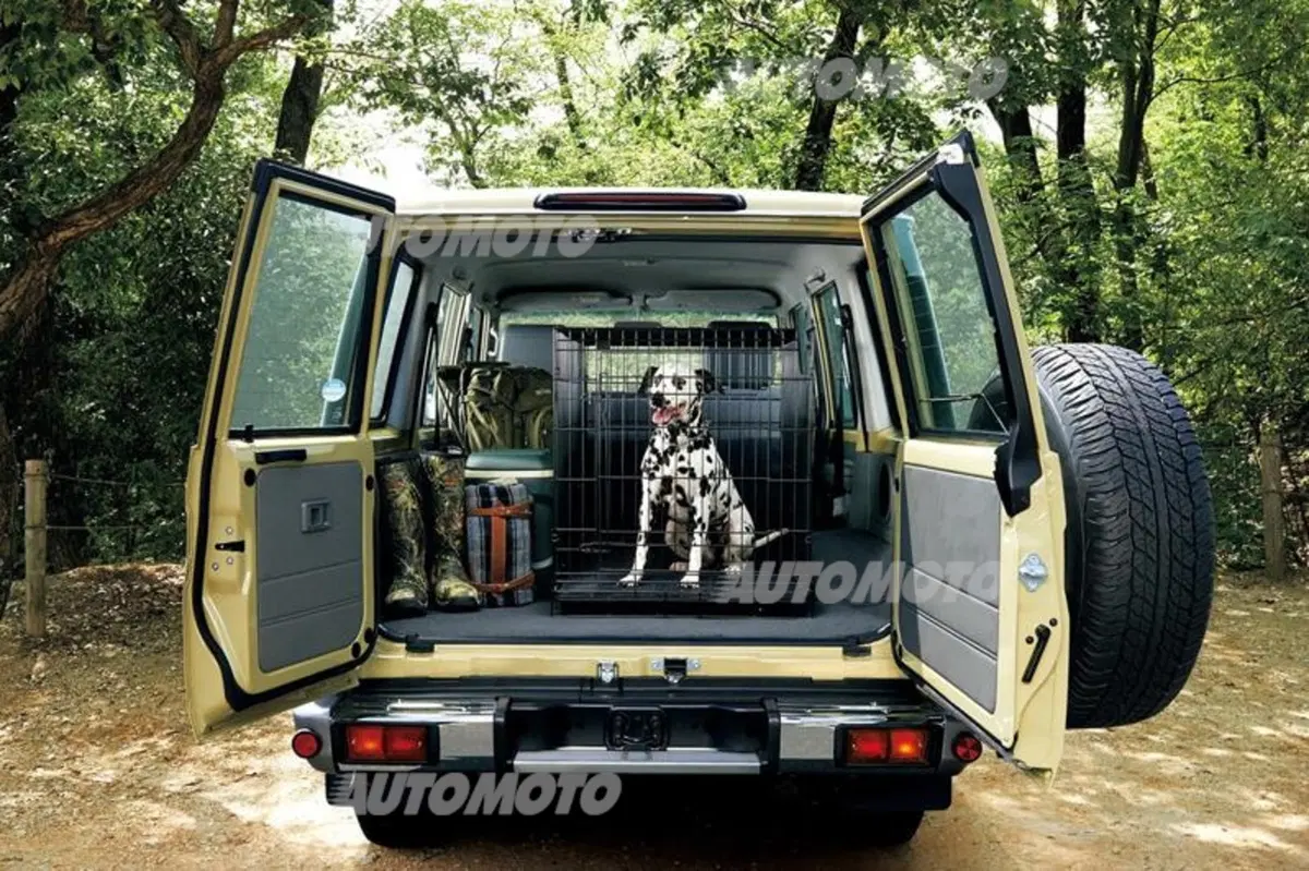 Toyota Land Cruiser 70: torna in produzione il leggendario modello del 1984 (9)