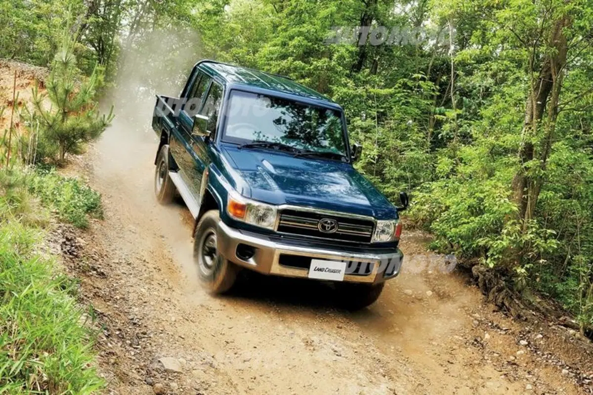 Toyota Land Cruiser 70: torna in produzione il leggendario modello del 1984 (13)