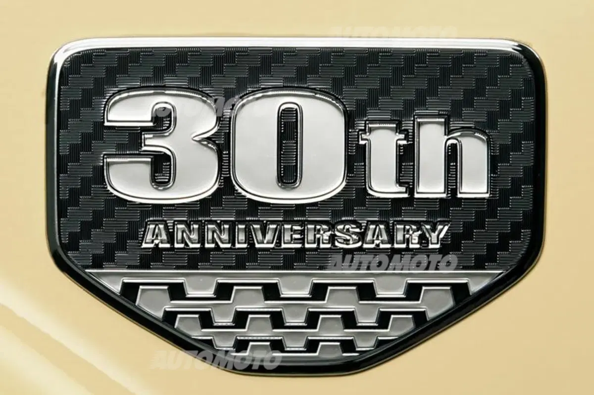 Toyota Land Cruiser 70: torna in produzione il leggendario modello del 1984 (33)