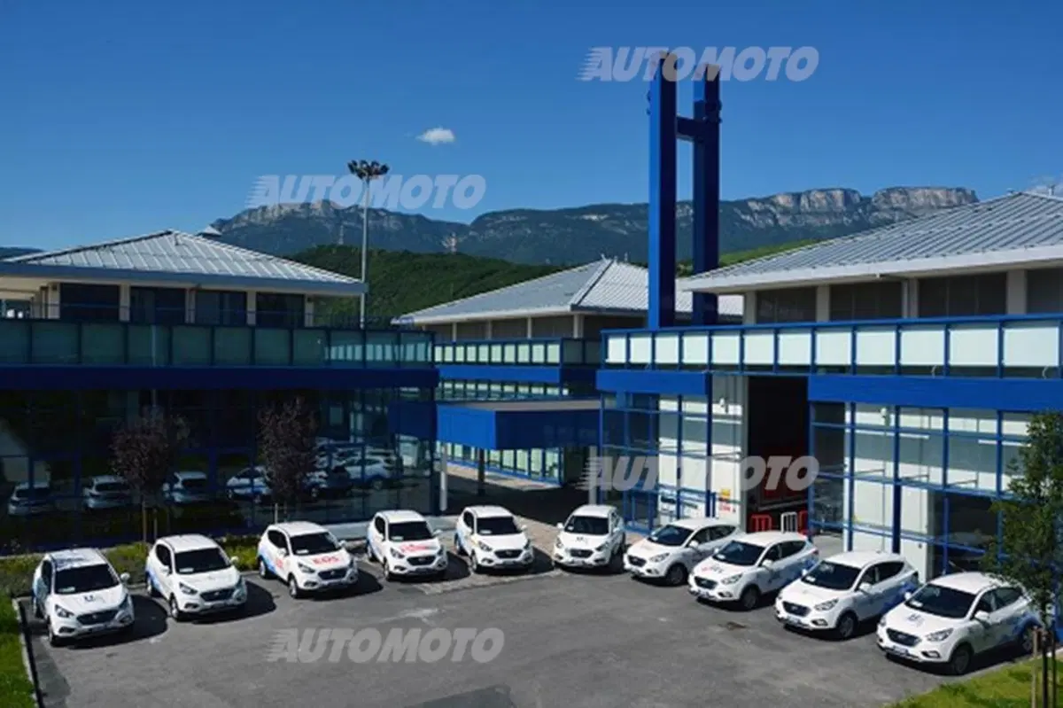 Hyundai ix35 a idrogeno: consegnati i primi 10 esemplari in Italia (3)