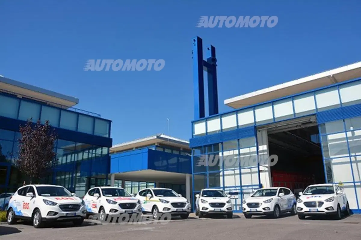 Hyundai ix35 a idrogeno: consegnati i primi 10 esemplari in Italia (4)