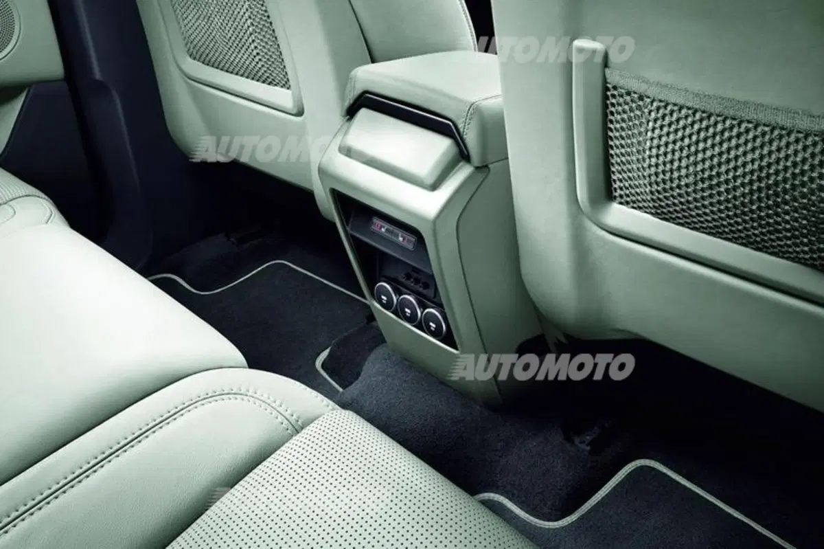 Nuova Land Rover Discovery Sport: prezzi, foto e video (28)