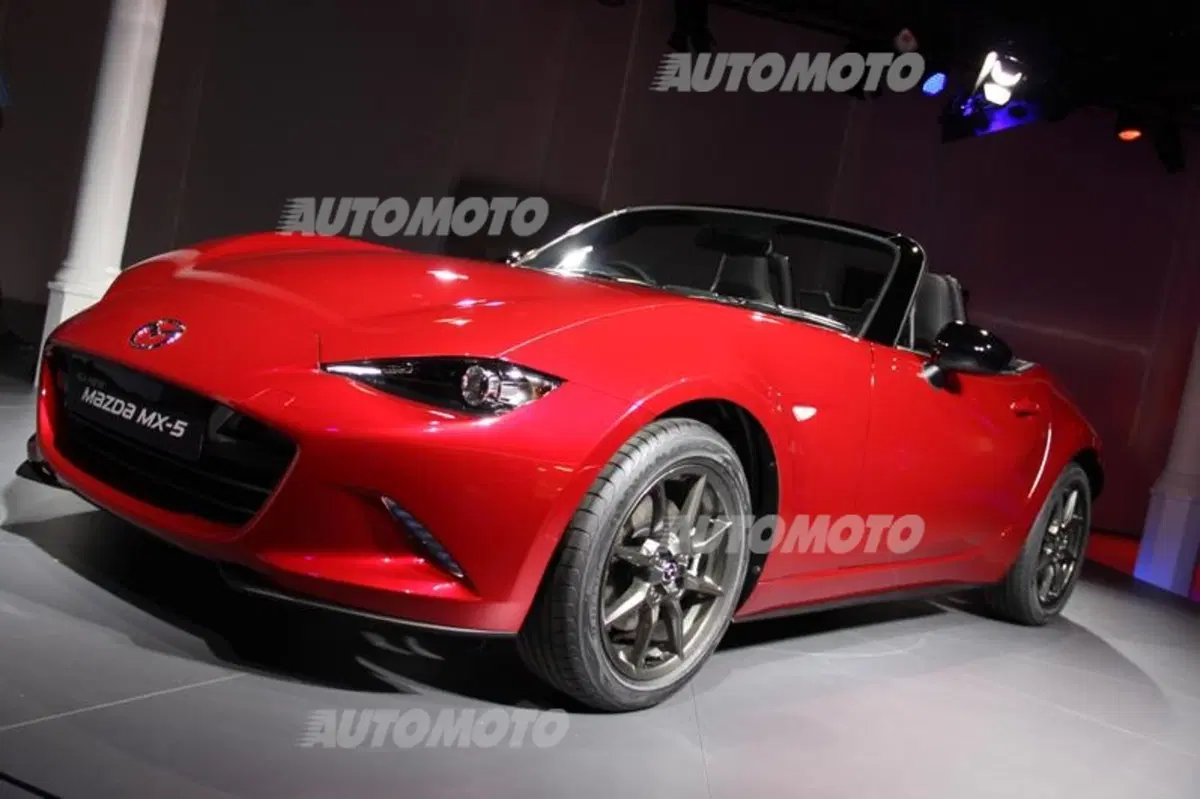 Nuova Mazda MX-5: eccola! Tutti i dettagli in diretta da Barcellona (3)
