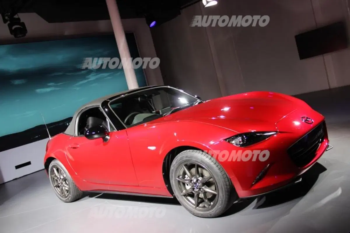 Nuova Mazda MX-5: eccola! Tutti i dettagli in diretta da Barcellona (4)