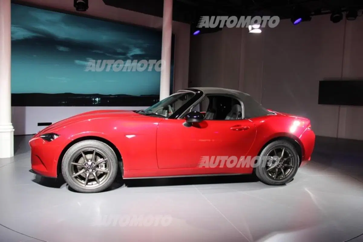 Nuova Mazda MX-5: eccola! Tutti i dettagli in diretta da Barcellona (5)