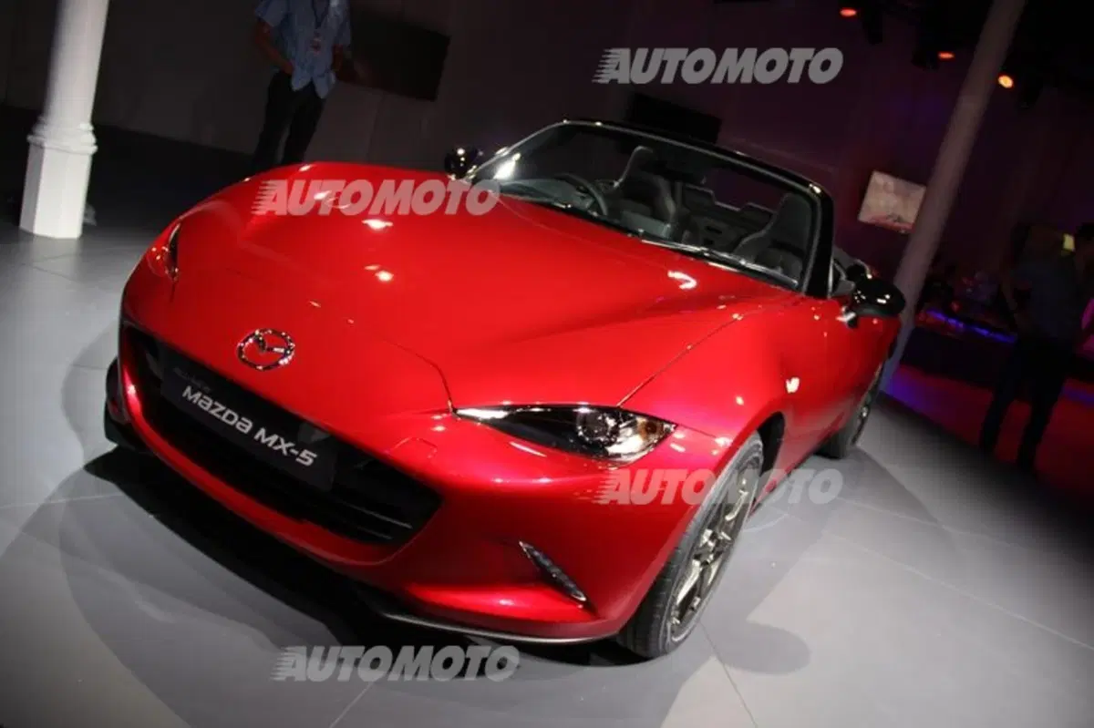 Nuova Mazda MX-5: eccola! Tutti i dettagli in diretta da Barcellona (6)
