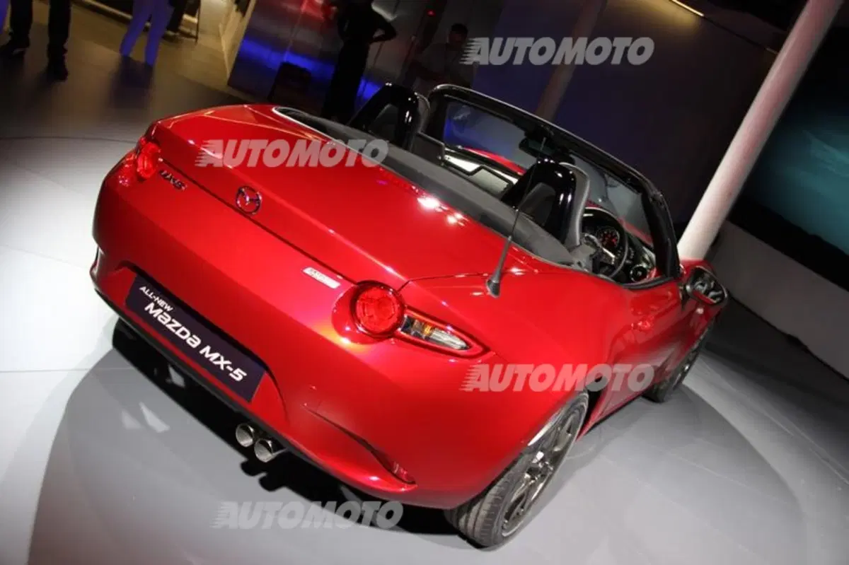 Nuova Mazda MX-5: eccola! Tutti i dettagli in diretta da Barcellona (8)