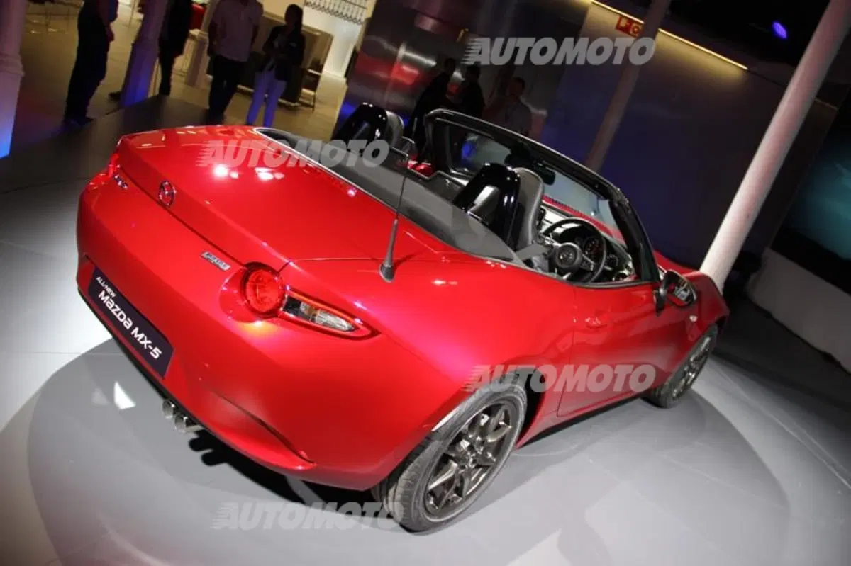 Nuova Mazda MX-5: eccola! Tutti i dettagli in diretta da Barcellona (11)