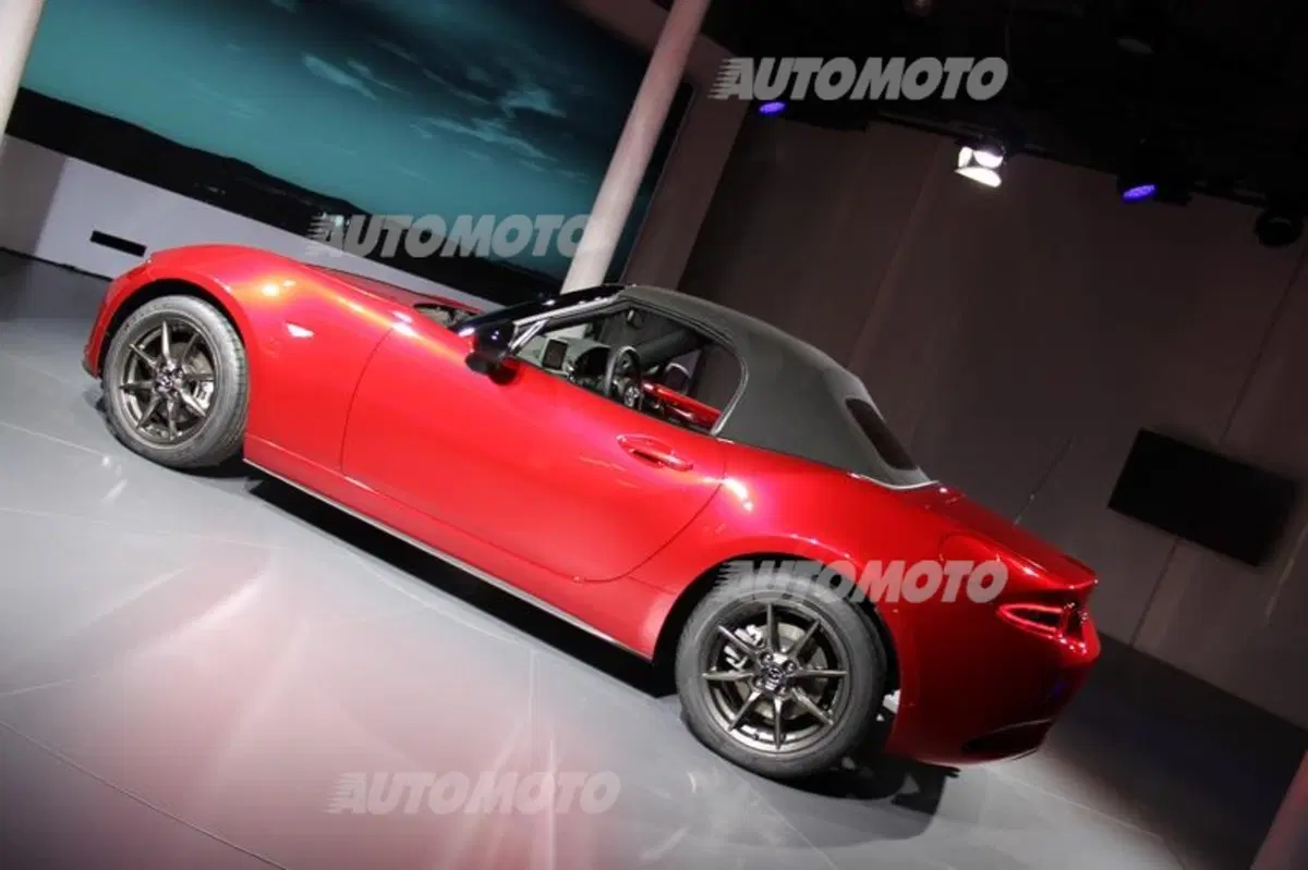 Nuova Mazda MX-5: eccola! Tutti i dettagli in diretta da Barcellona (12)