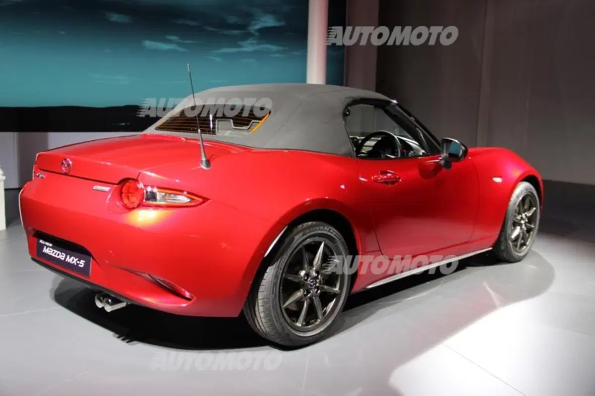Nuova Mazda MX-5: eccola! Tutti i dettagli in diretta da Barcellona (13)