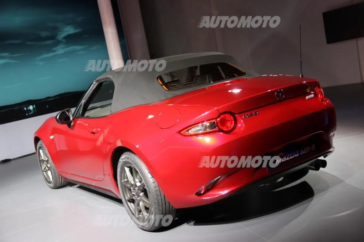 Nuova Mazda MX-5: eccola! Tutti i dettagli in diretta da Barcellona (14)
