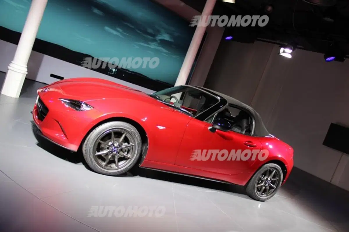 Nuova Mazda MX-5: eccola! Tutti i dettagli in diretta da Barcellona (16)