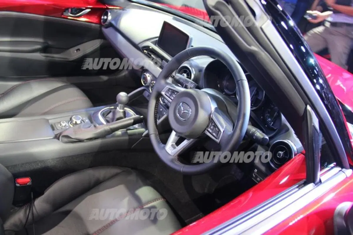 Nuova Mazda MX-5: eccola! Tutti i dettagli in diretta da Barcellona (18)