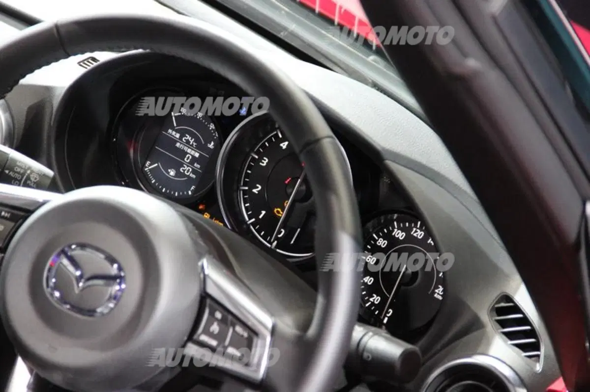 Nuova Mazda MX-5: eccola! Tutti i dettagli in diretta da Barcellona (23)