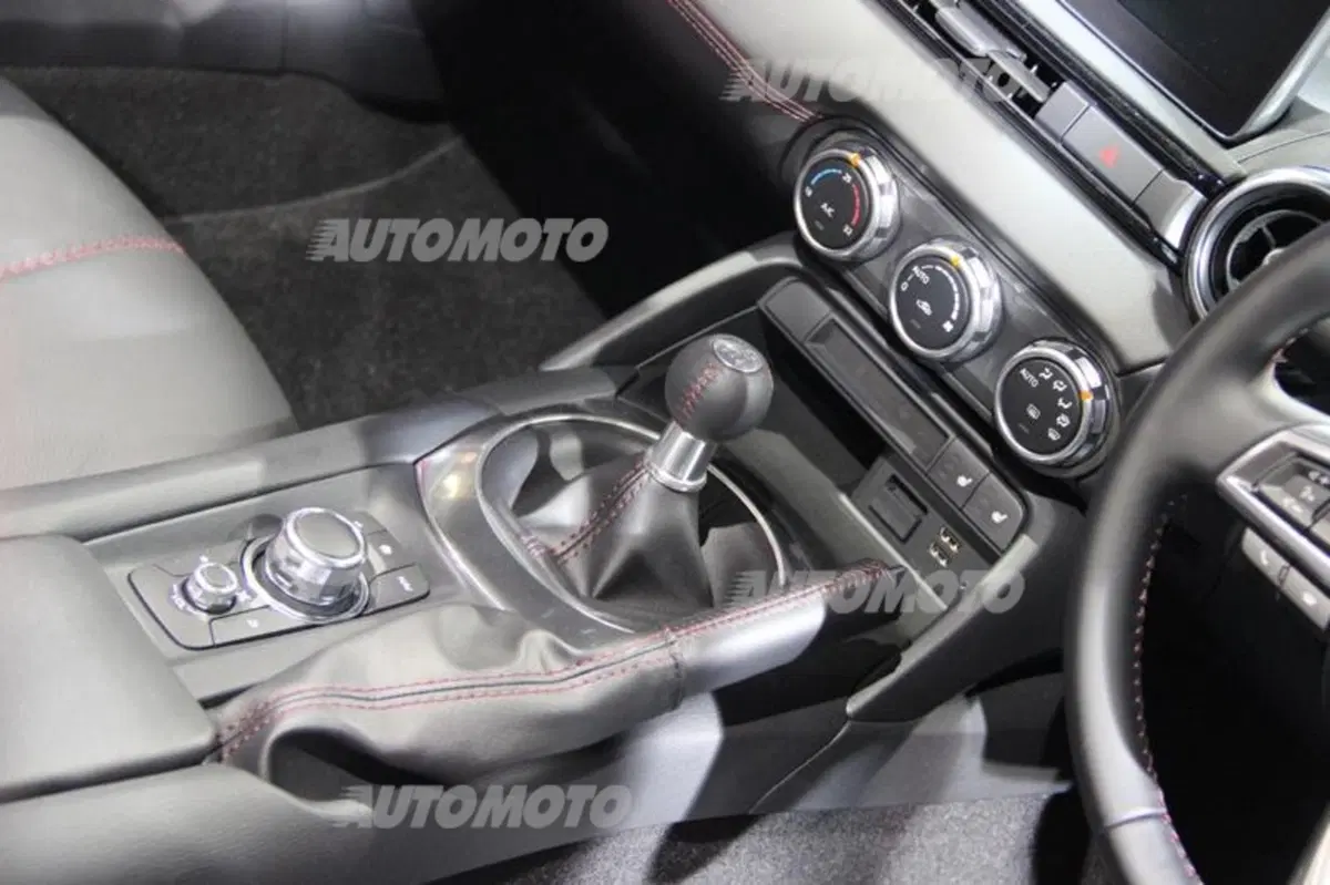 Nuova Mazda MX-5: eccola! Tutti i dettagli in diretta da Barcellona (29)
