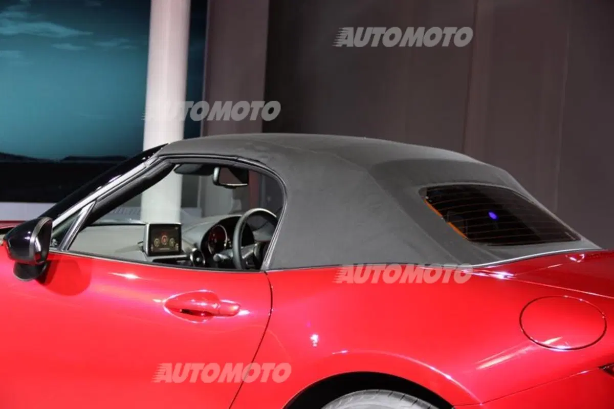 Nuova Mazda MX-5: eccola! Tutti i dettagli in diretta da Barcellona (42)