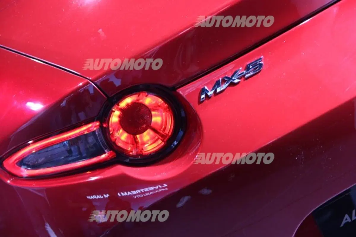 Nuova Mazda MX-5: eccola! Tutti i dettagli in diretta da Barcellona (46)