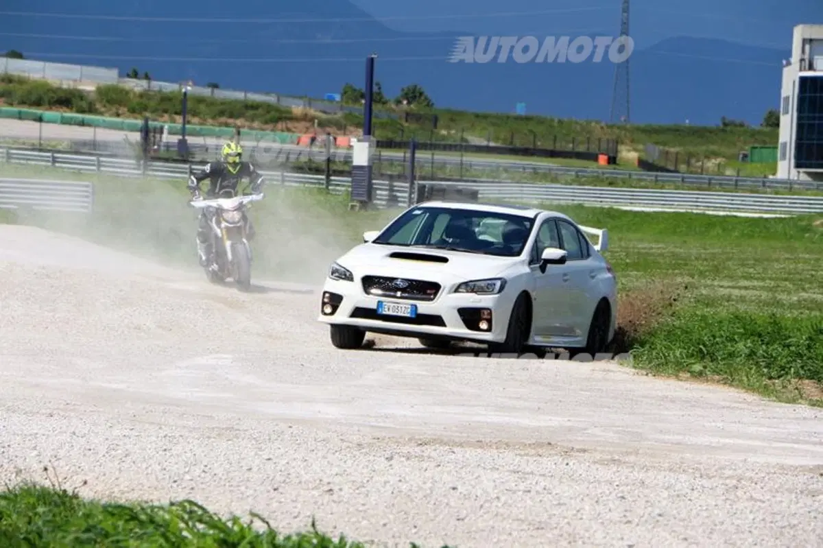 Subaru WRX STi feat Yamaha MT-09 Street Rally: la sfida in pista!