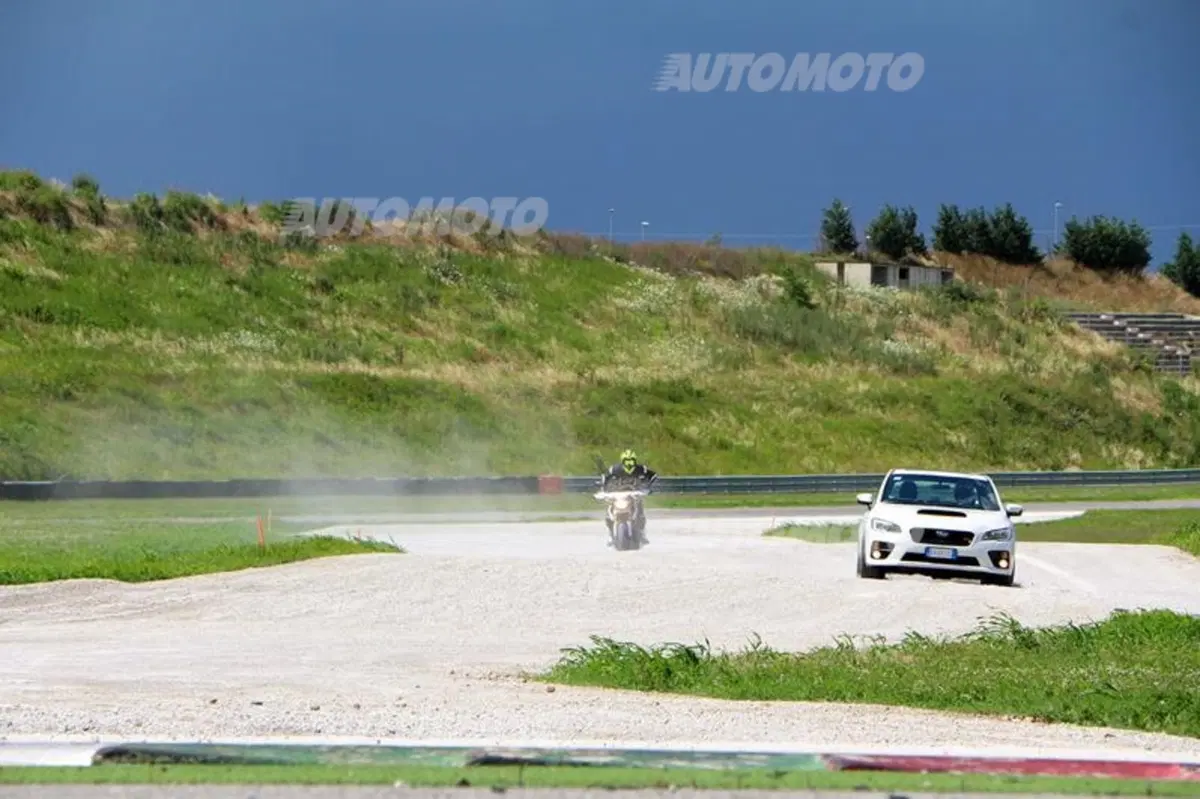Subaru WRX STi feat Yamaha MT-09 Street Rally: la sfida in pista! (2)