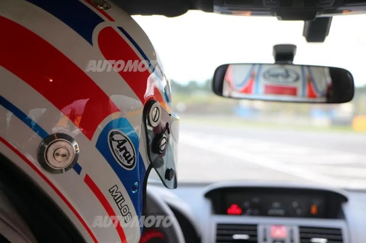 Subaru WRX STi feat Yamaha MT-09 Street Rally: la sfida in pista! (14)